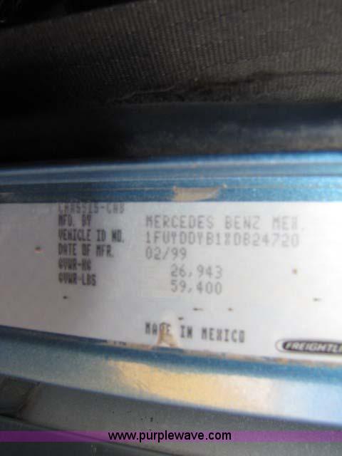 image for item 8278 1999 Freightliner FLD12064ST semi truck