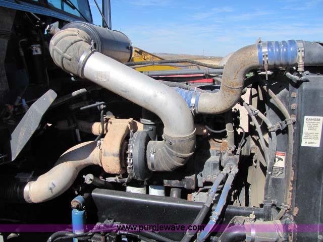 image for item 8278 1999 Freightliner FLD12064ST semi truck