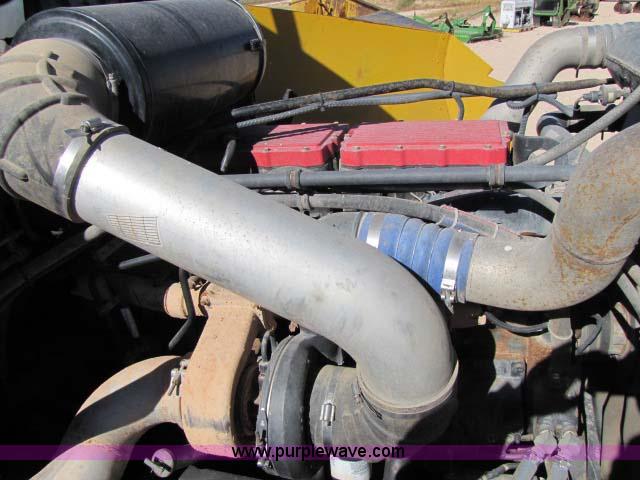 image for item 8278 1999 Freightliner FLD12064ST semi truck