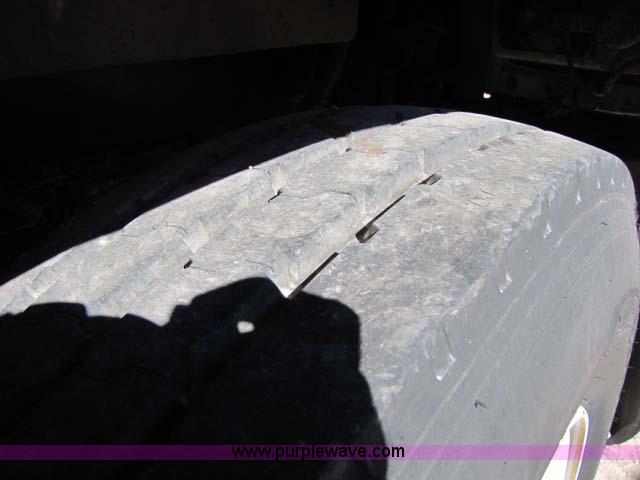 image for item 8278 1999 Freightliner FLD12064ST semi truck