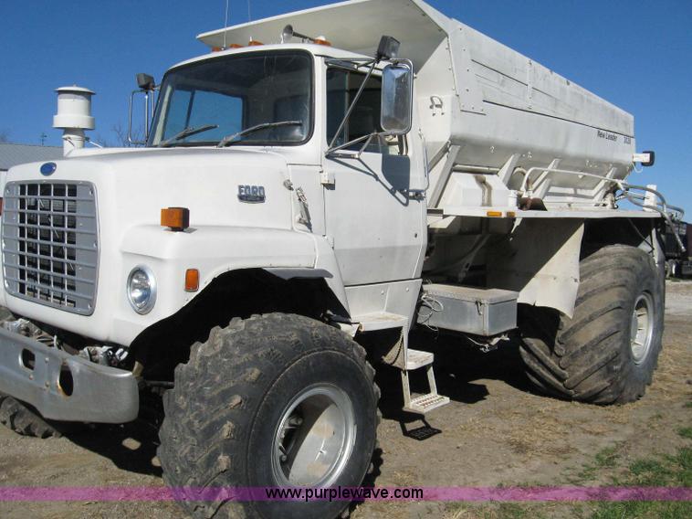 image for item 1702 1984 Ford 8000 spreader truck