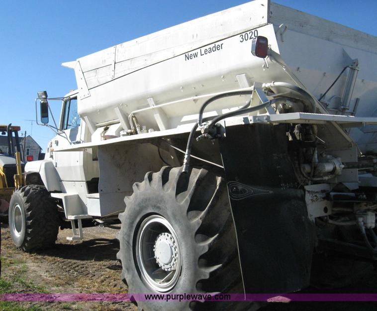 image for item 1702 1984 Ford 8000 spreader truck