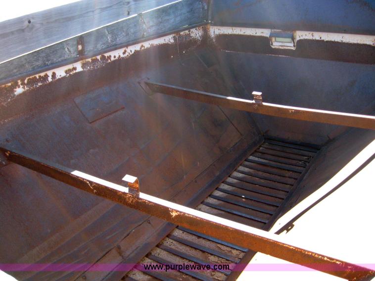 image for item 1702 1984 Ford 8000 spreader truck