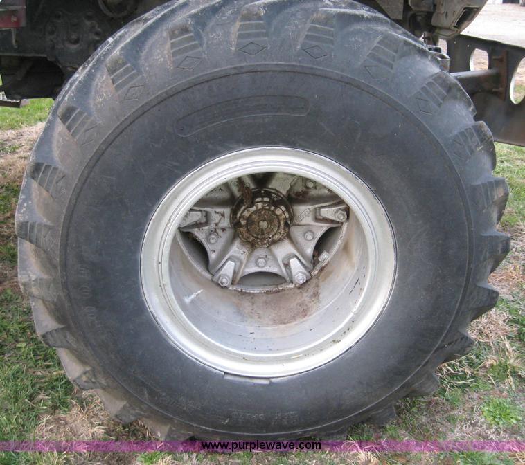 image for item 1702 1984 Ford 8000 spreader truck