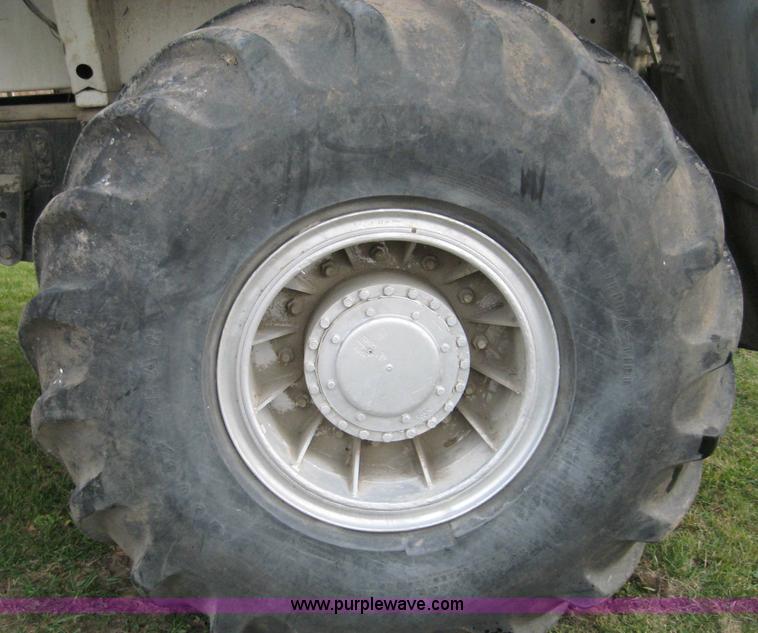 image for item 1702 1984 Ford 8000 spreader truck