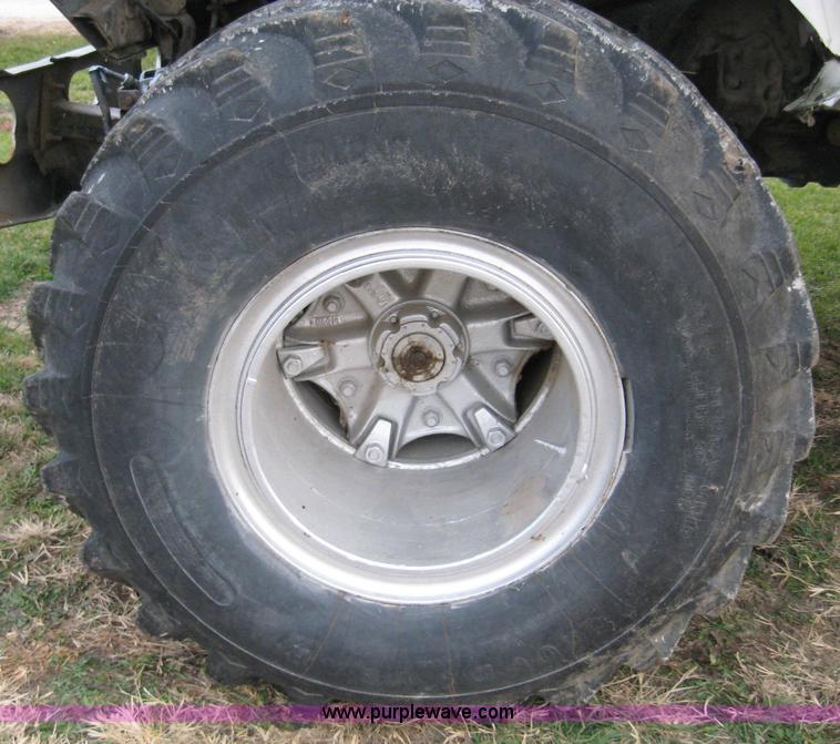 image for item 1702 1984 Ford 8000 spreader truck