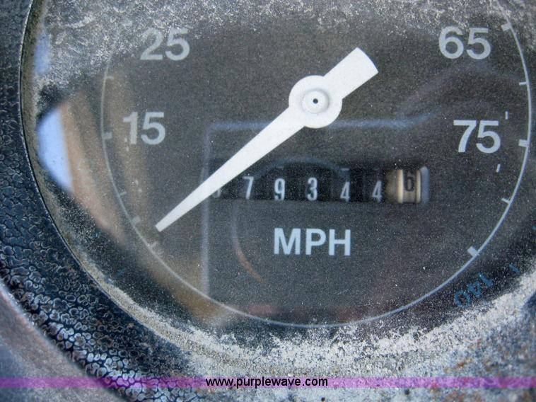 image for item 1702 1984 Ford 8000 spreader truck