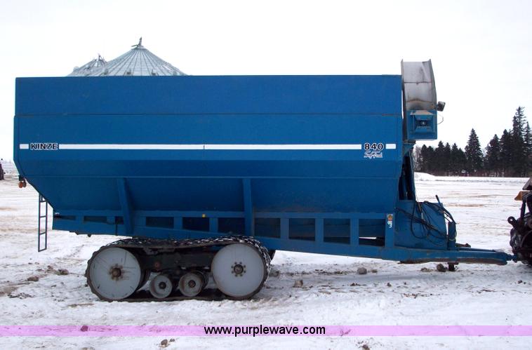 image for item 1713 Kinze 840 grain cart with Landluvr tracks