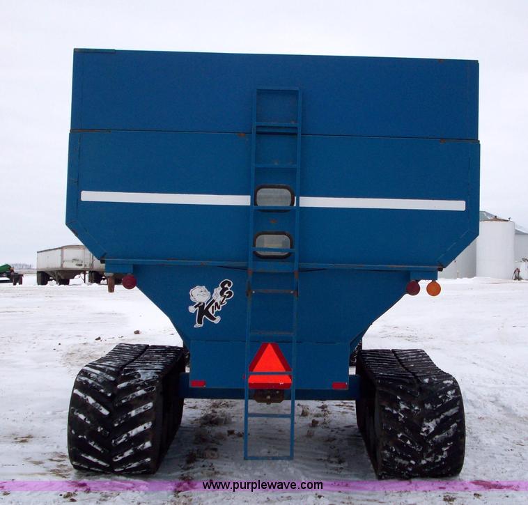 image for item 1713 Kinze 840 grain cart with Landluvr tracks