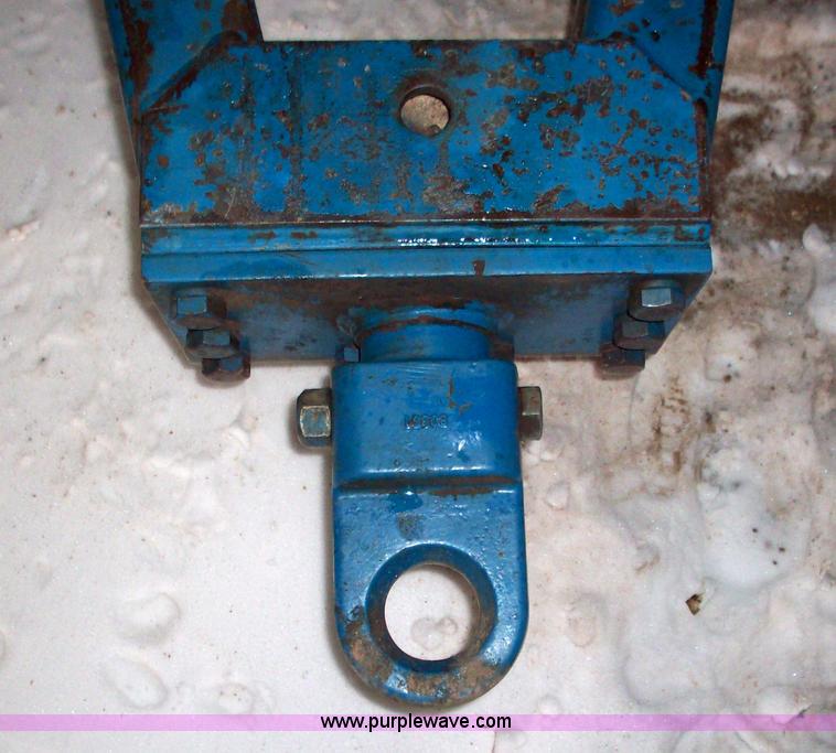 image for item 1713 Kinze 840 grain cart with Landluvr tracks