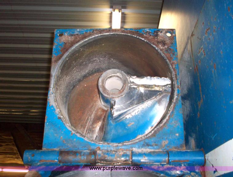 image for item 1713 Kinze 840 grain cart with Landluvr tracks