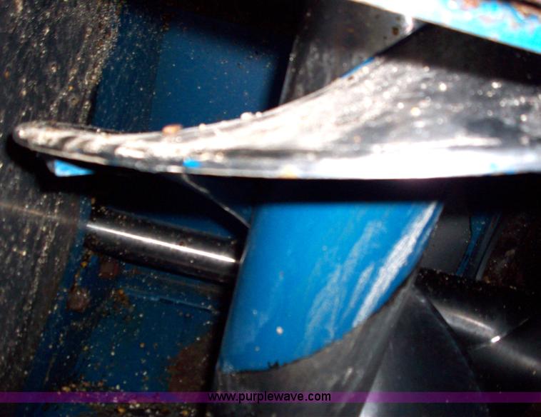 image for item 1713 Kinze 840 grain cart with Landluvr tracks