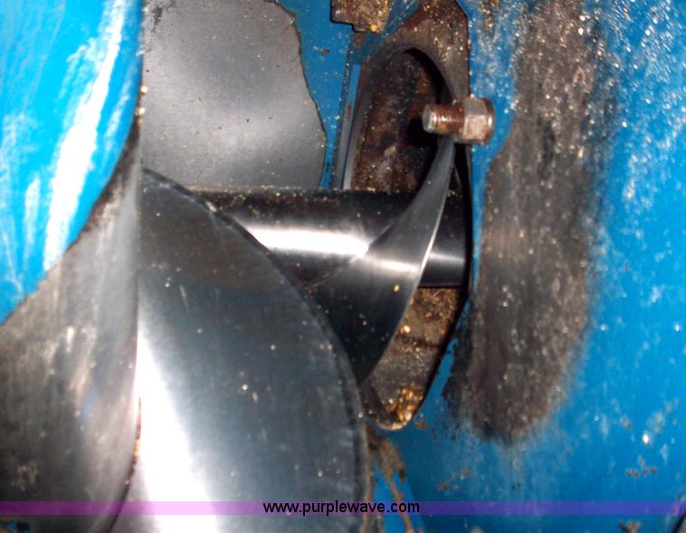 image for item 1713 Kinze 840 grain cart with Landluvr tracks