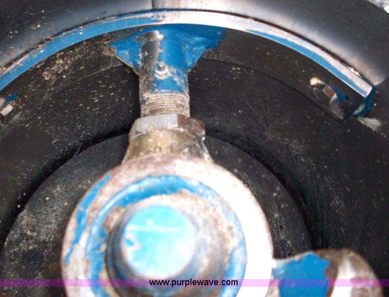 image for item 1713 Kinze 840 grain cart with Landluvr tracks