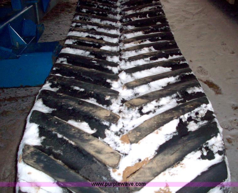 image for item 1713 Kinze 840 grain cart with Landluvr tracks