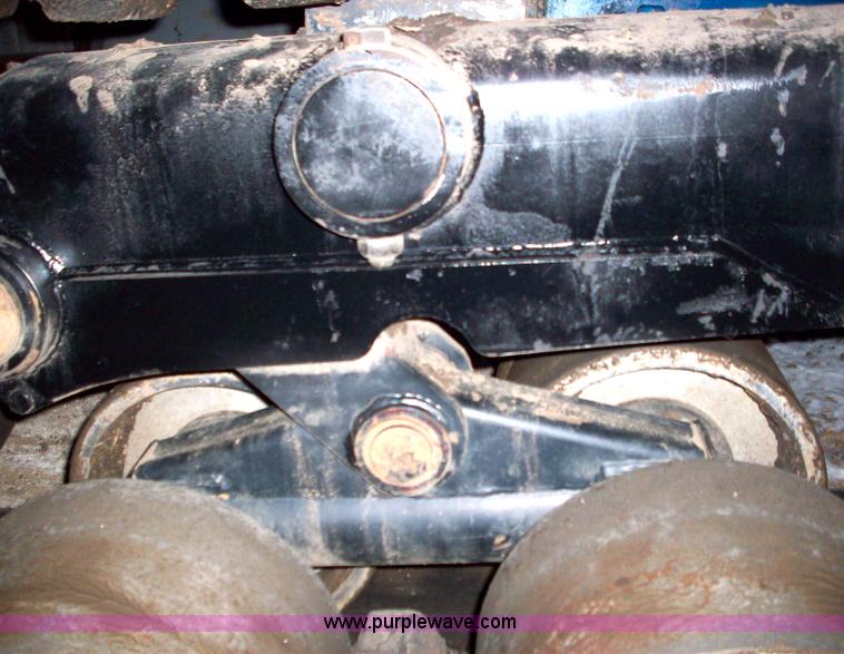 image for item 1713 Kinze 840 grain cart with Landluvr tracks