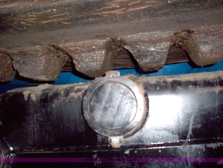 image for item 1713 Kinze 840 grain cart with Landluvr tracks