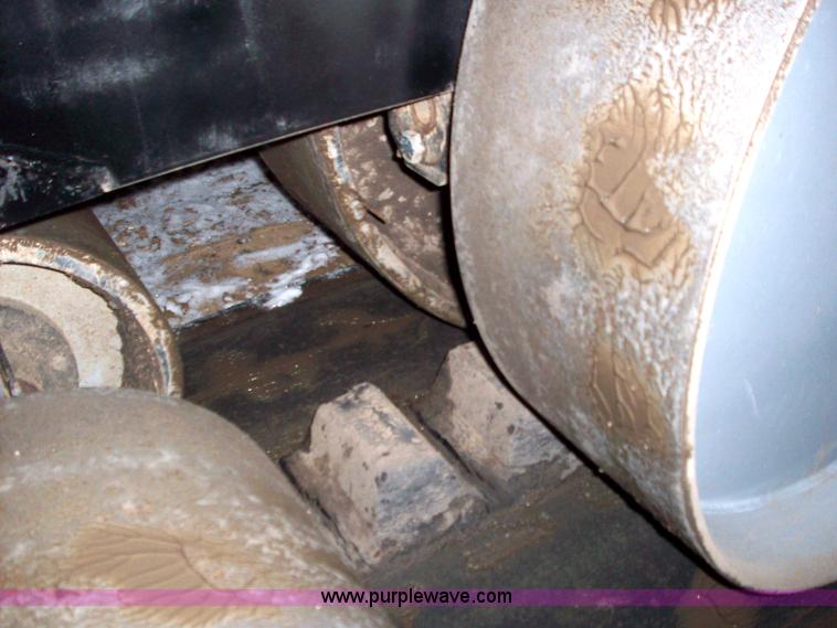 image for item 1713 Kinze 840 grain cart with Landluvr tracks