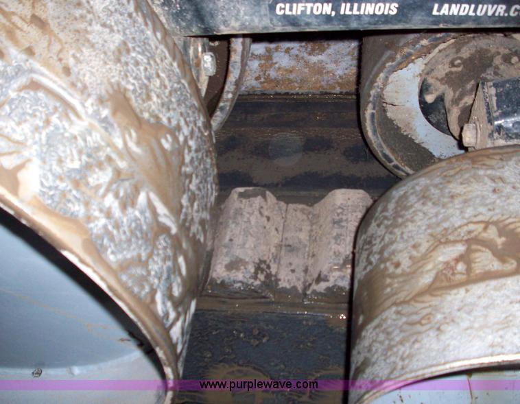 image for item 1713 Kinze 840 grain cart with Landluvr tracks