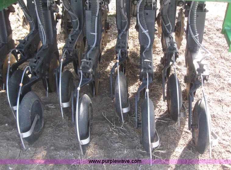 image for item 3039 1996 Great Plains 2N-3010 drill