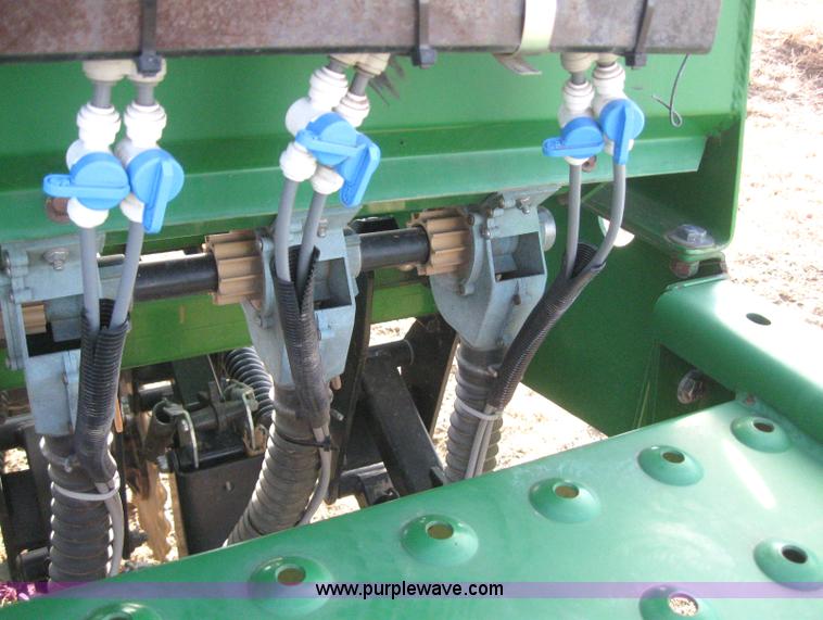 image for item 3039 1996 Great Plains 2N-3010 drill