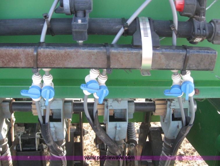 image for item 3039 1996 Great Plains 2N-3010 drill