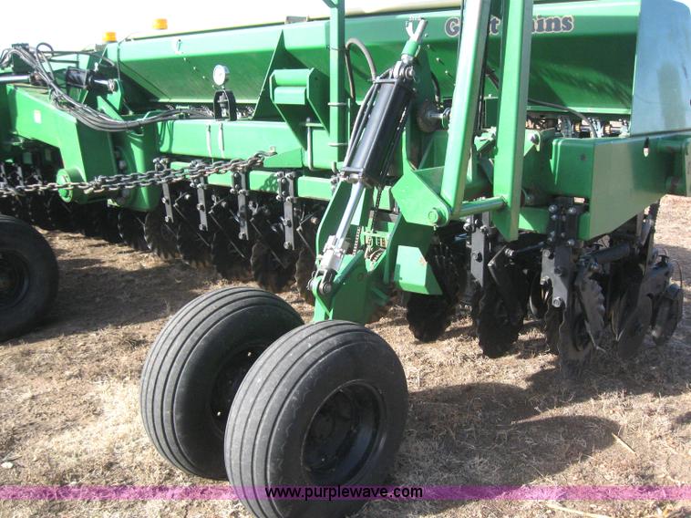 image for item 3039 1996 Great Plains 2N-3010 drill