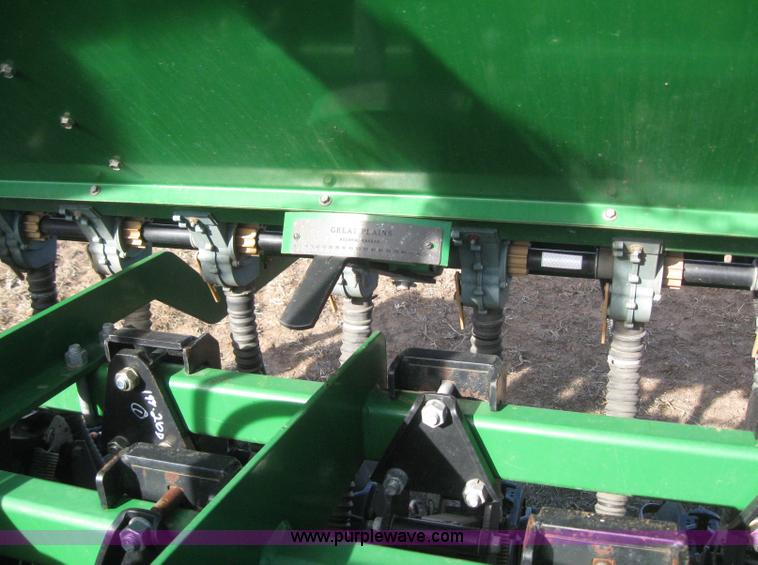 image for item 3039 1996 Great Plains 2N-3010 drill