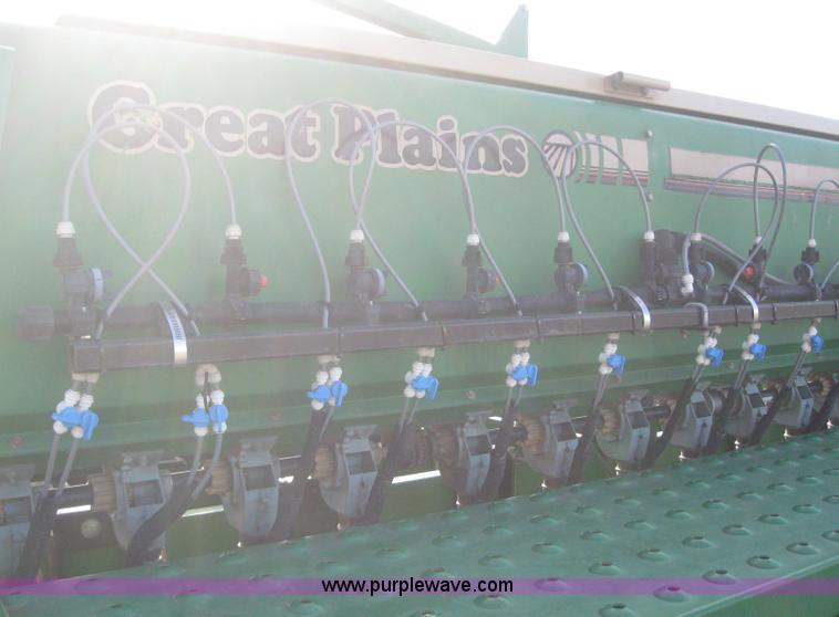 image for item 3039 1996 Great Plains 2N-3010 drill