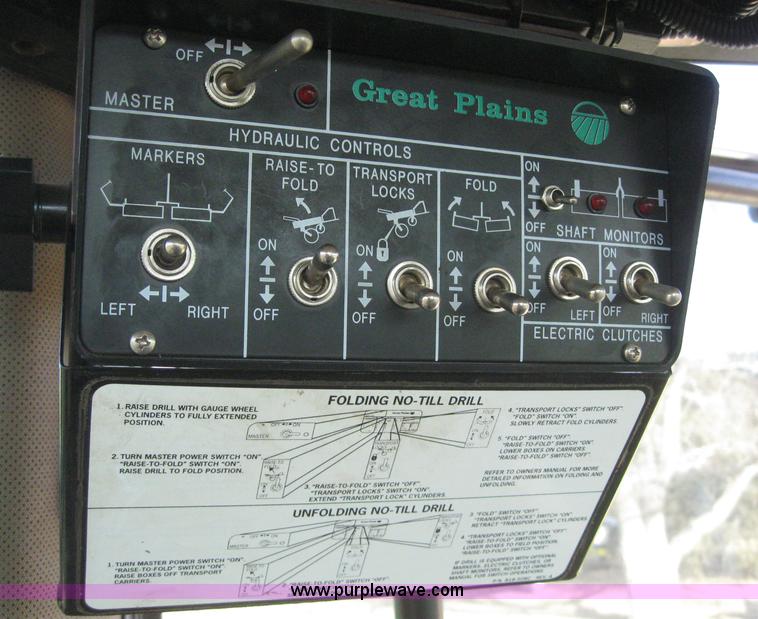 image for item 3039 1996 Great Plains 2N-3010 drill