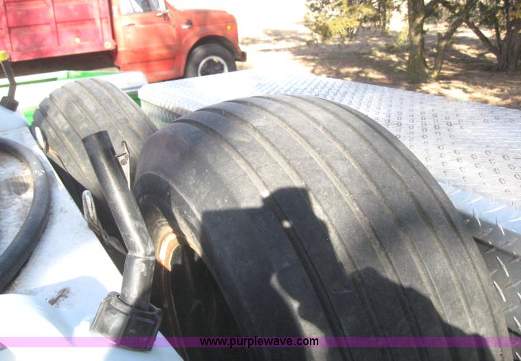 image for item 3039 1996 Great Plains 2N-3010 drill