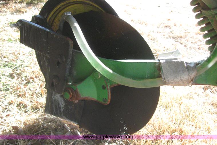 image for item 3040 John Deere 7200 conservation planter