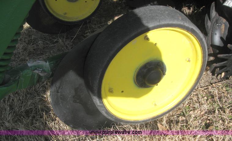 image for item 3040 John Deere 7200 conservation planter