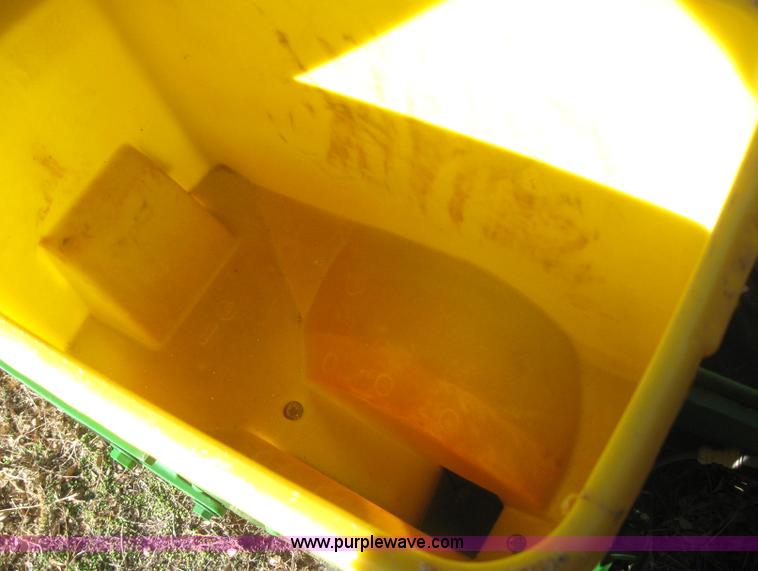 image for item 3040 John Deere 7200 conservation planter