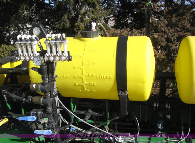 image for item 3040 John Deere 7200 conservation planter