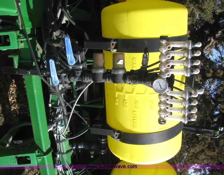 image for item 3040 John Deere 7200 conservation planter