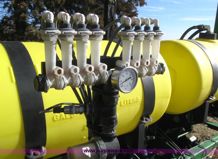 image for item 3040 John Deere 7200 conservation planter