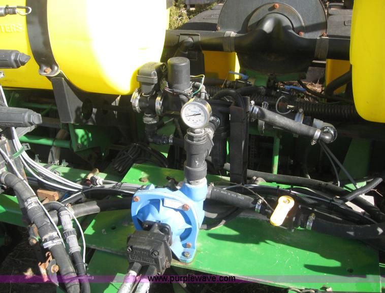 image for item 3040 John Deere 7200 conservation planter