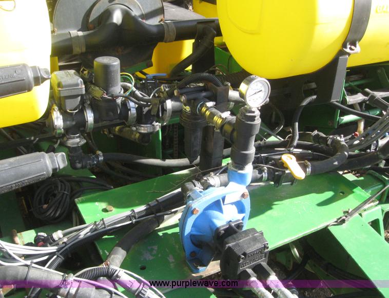 image for item 3040 John Deere 7200 conservation planter