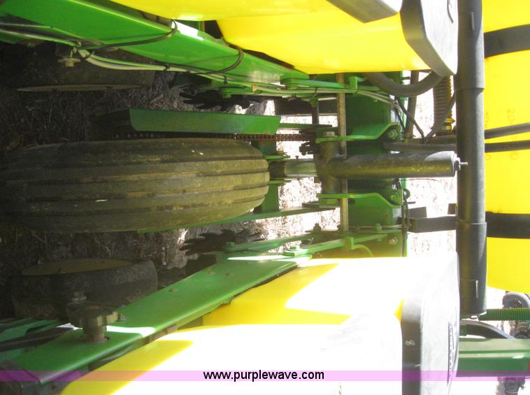 image for item 3040 John Deere 7200 conservation planter