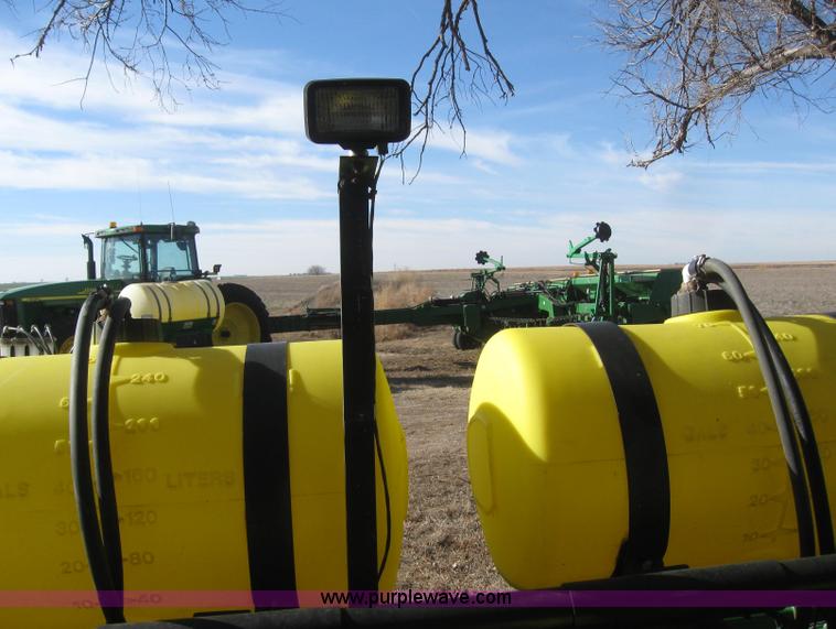 image for item 3040 John Deere 7200 conservation planter