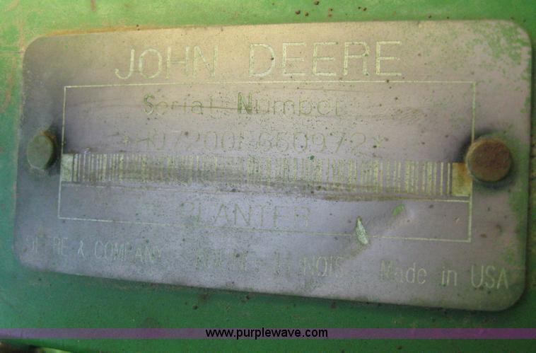 image for item 3040 John Deere 7200 conservation planter