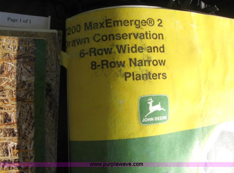 image for item 3040 John Deere 7200 conservation planter