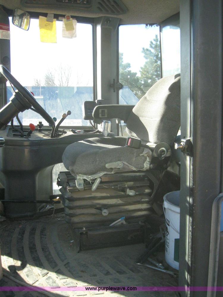 image for item 3244 1997 New Holland 9482 tractor