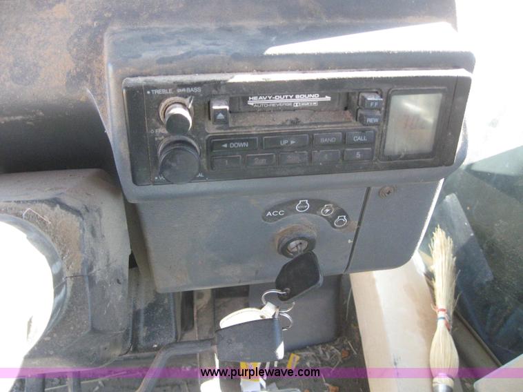 image for item 3244 1997 New Holland 9482 tractor