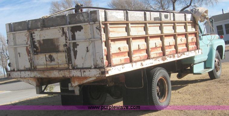 image for item 3247 1967 Ford 600 grain truck