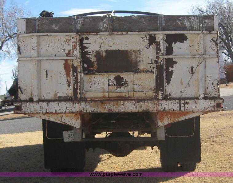 image for item 3247 1967 Ford 600 grain truck