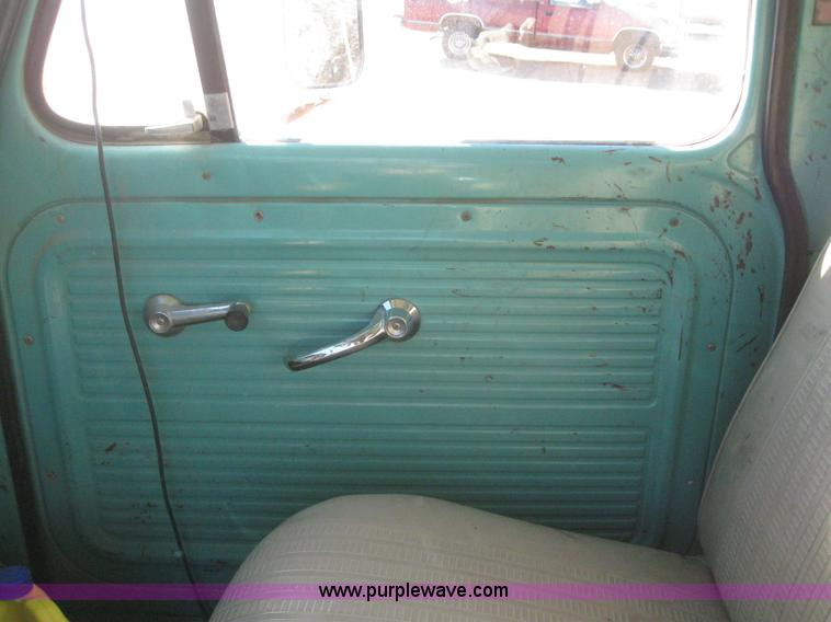 image for item 3247 1967 Ford 600 grain truck