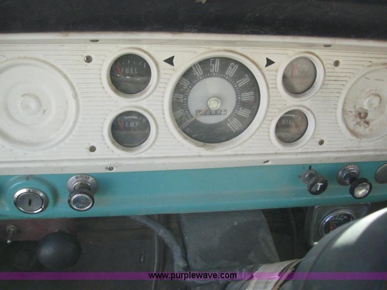 image for item 3247 1967 Ford 600 grain truck