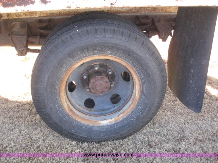 image for item 3247 1967 Ford 600 grain truck